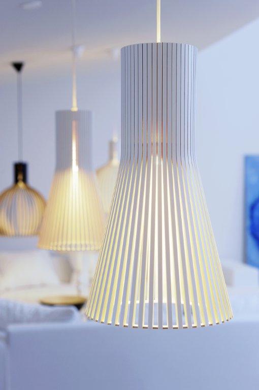 Secto Design 4201 Pendelleuchte aus Birkenholz, moderne Hängelampe für Wohnzimmer und Essbereich.