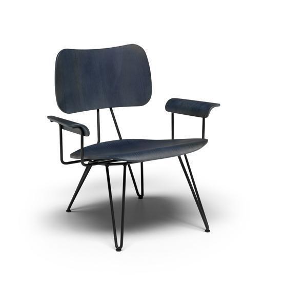 Overdyed Lounge Chair von Moroso Diesel: Blauer Sessel mit Armlehnen und schwarzem Metallgestell.