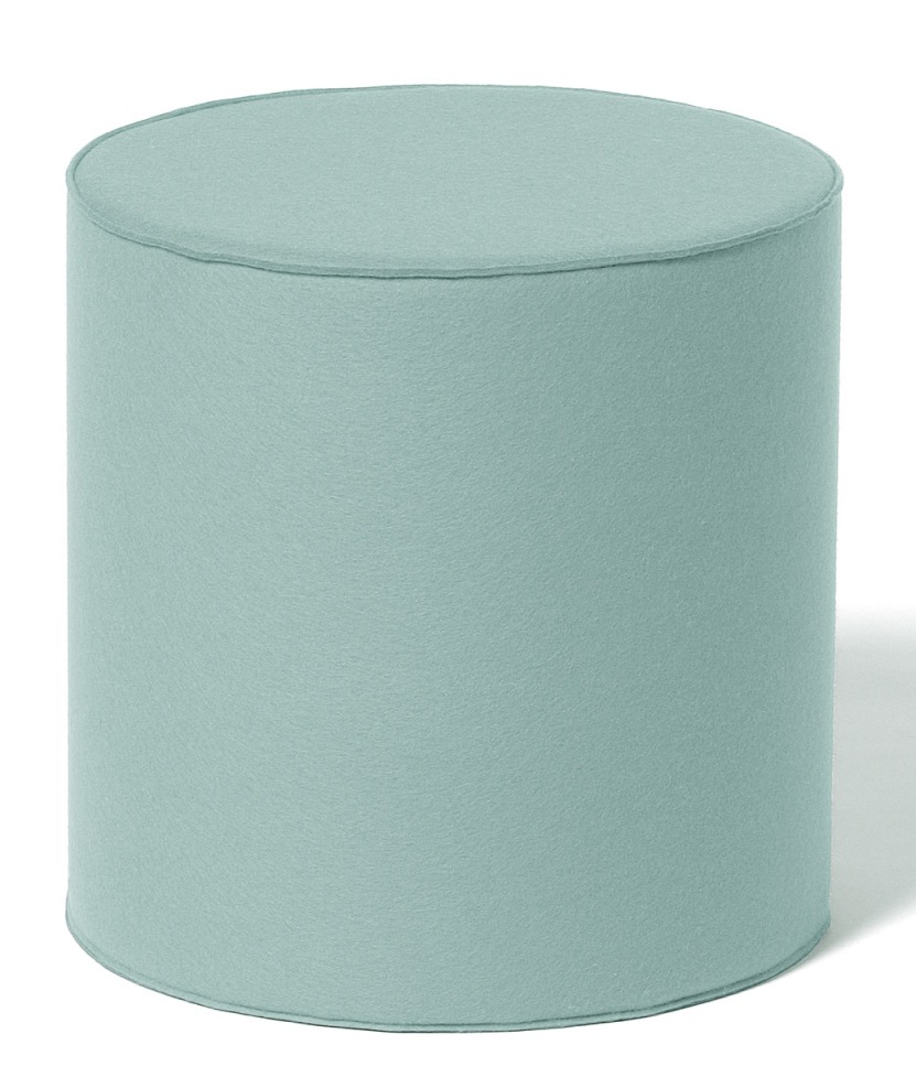 Moderner runder Hocker in Mintgrün, gepolstert mit weichem Filzstoff, ideal als Sitzgelegenheit oder Beistelltisch.