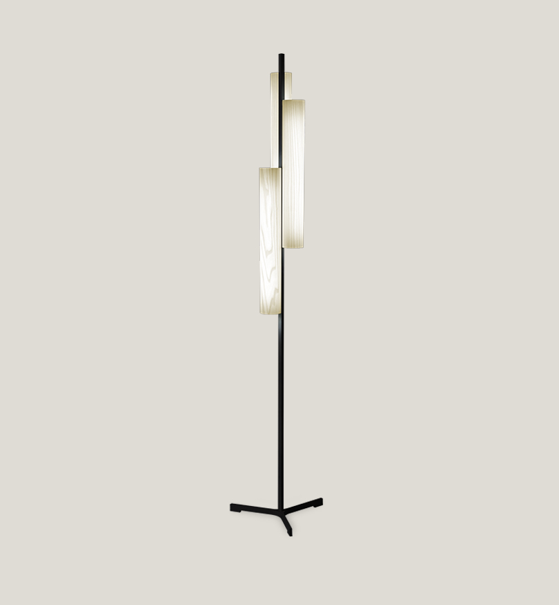 Black Note Triplet Stehleuchte von LZF Lamps: Moderne LED-Stehlampe mit elfenbeinweißen Schirmen.