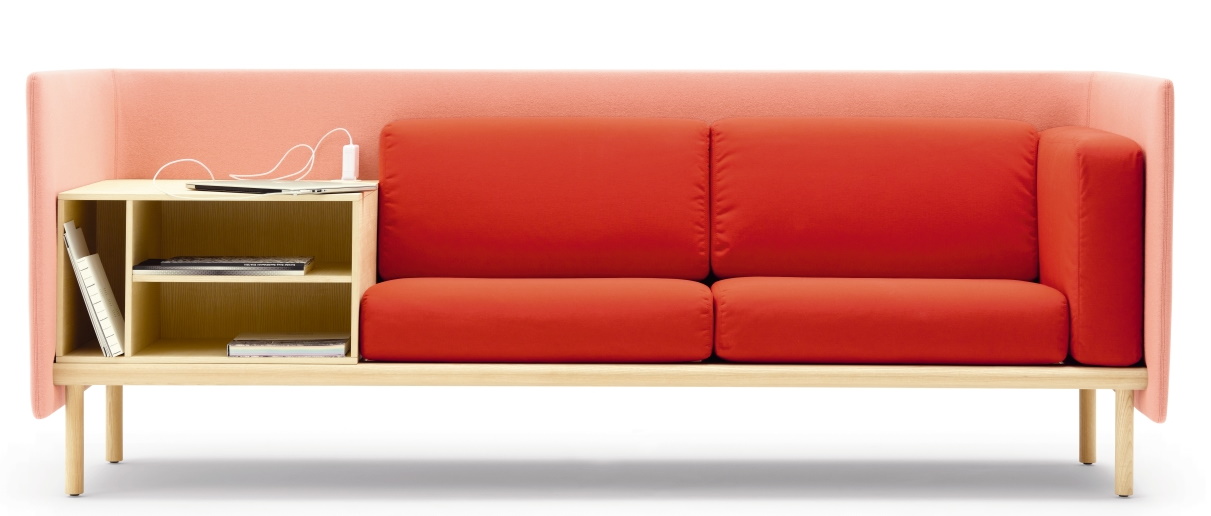 Floater Sofa von Cor, 3-Sitzer in Rot und Rosa mit integriertem Regal und Holzelementen.