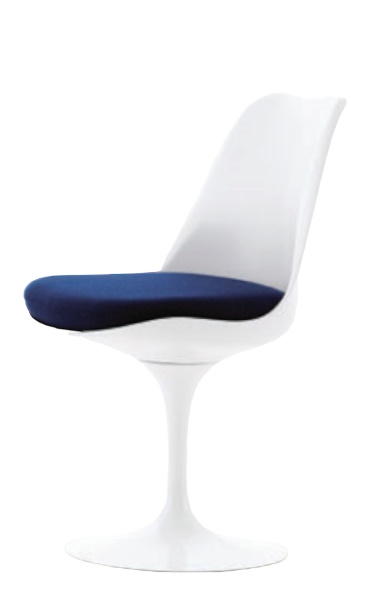 Weißer drehbarer Tulpen Stuhl von Knoll International mit blauem Sitzkissen, modernes Design für Esszimmer oder Büro.