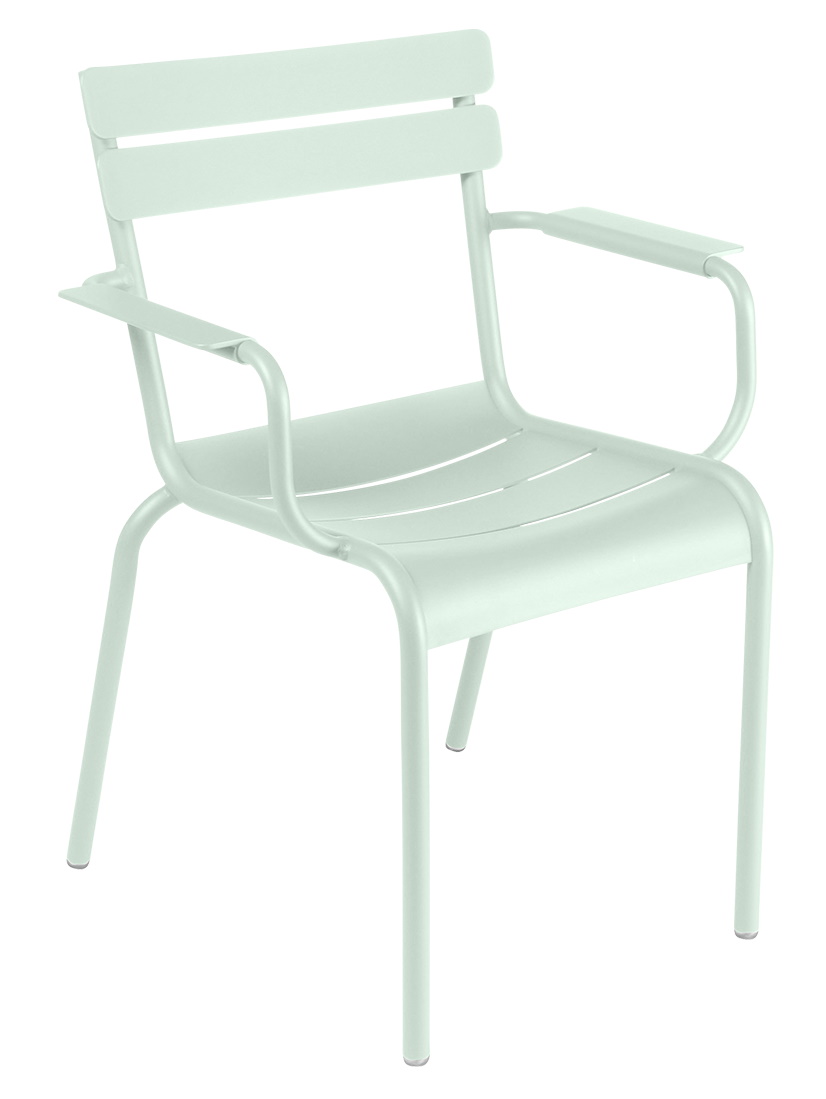 Heller, mintgrüner Luxembourg Stuhl von Fermob aus Stahl, ideal für den Garten oder die Terrasse.