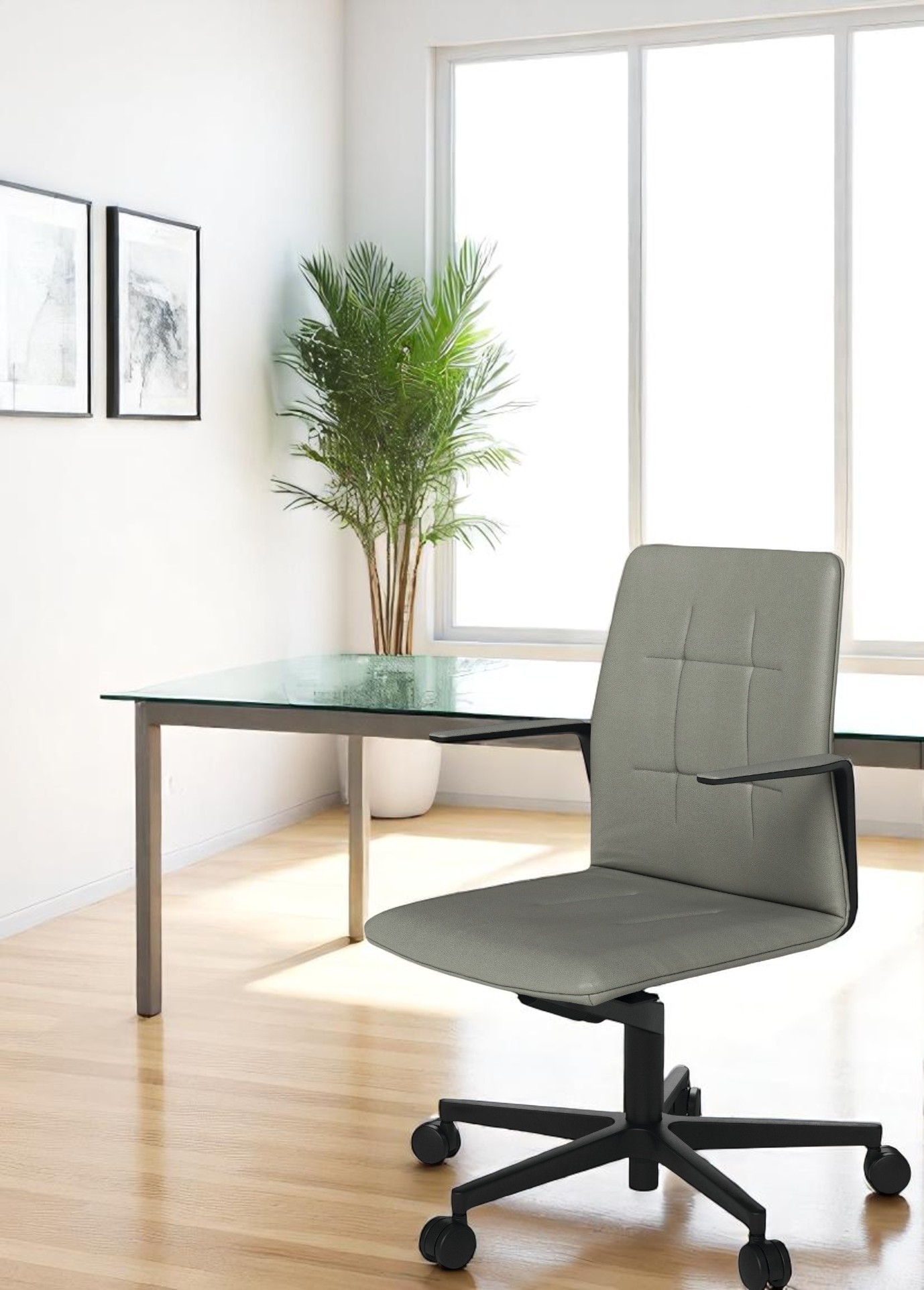 Grauer Leadchair Evo Drehstuhl von Walter Knoll mit schwarzem Fünfsternfuß und Armlehnen im modernen Büro.