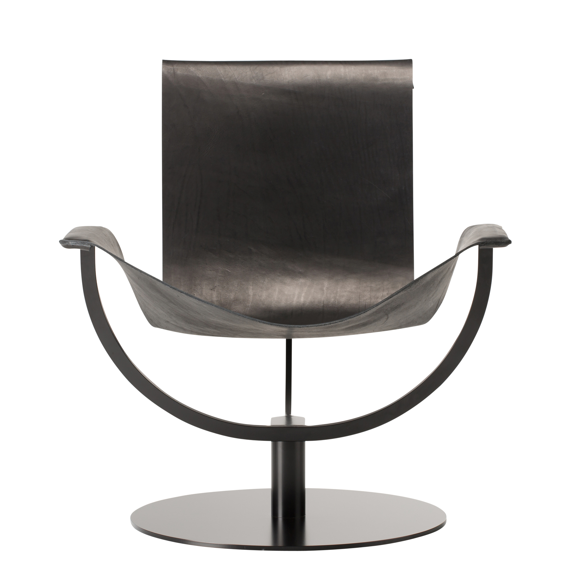 Arch Chair Sessel aus schwarzem Kernleder mit modernem Design und drehbarem Fuß.