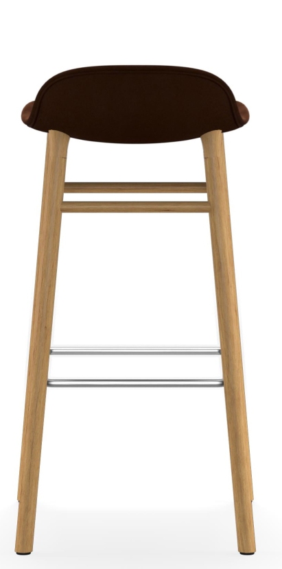 Form Barhocker von Normann Copenhagen, Hocker mit braunem Sitzpolster und hellem Holzgestell, Fußstütze aus Metall.