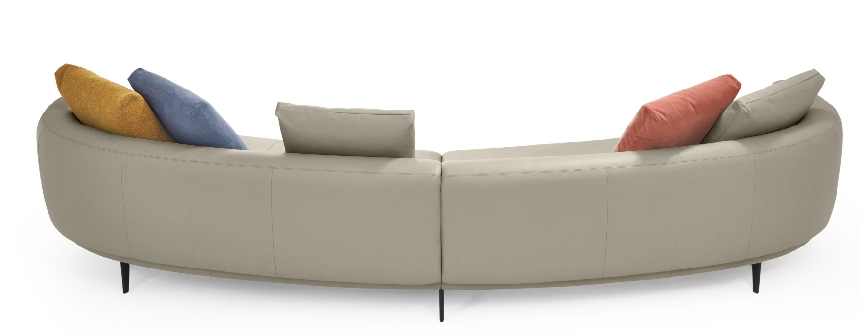 Marru Sofa von Walter Knoll, modulares Ledersofa in Beige mit farbigen Kissen.