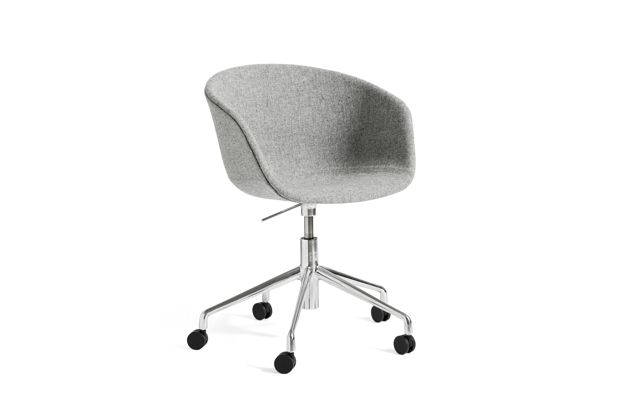 Grauer About a Chair AAC53 Drehstuhl von Hay mit Vollpolster und Rollen.