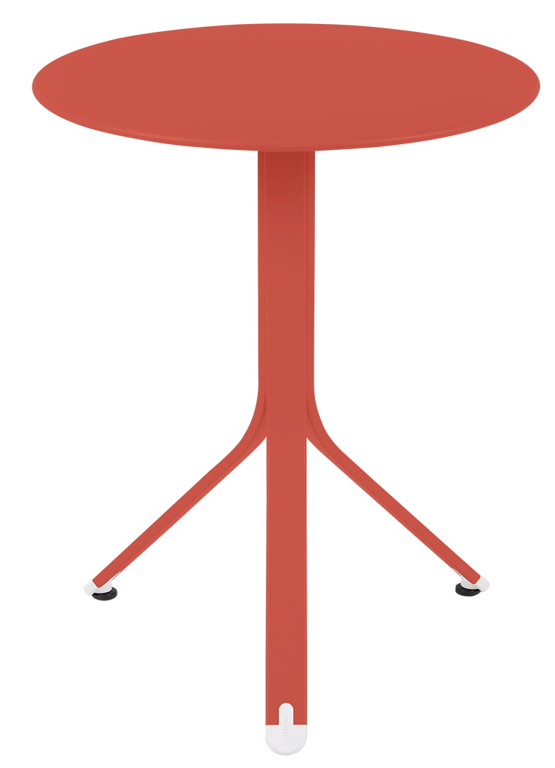 Roter Rest´O Table Outdoor Tisch von Fermob, runder Gartentisch aus Metall mit dreibeinigem Fuß.