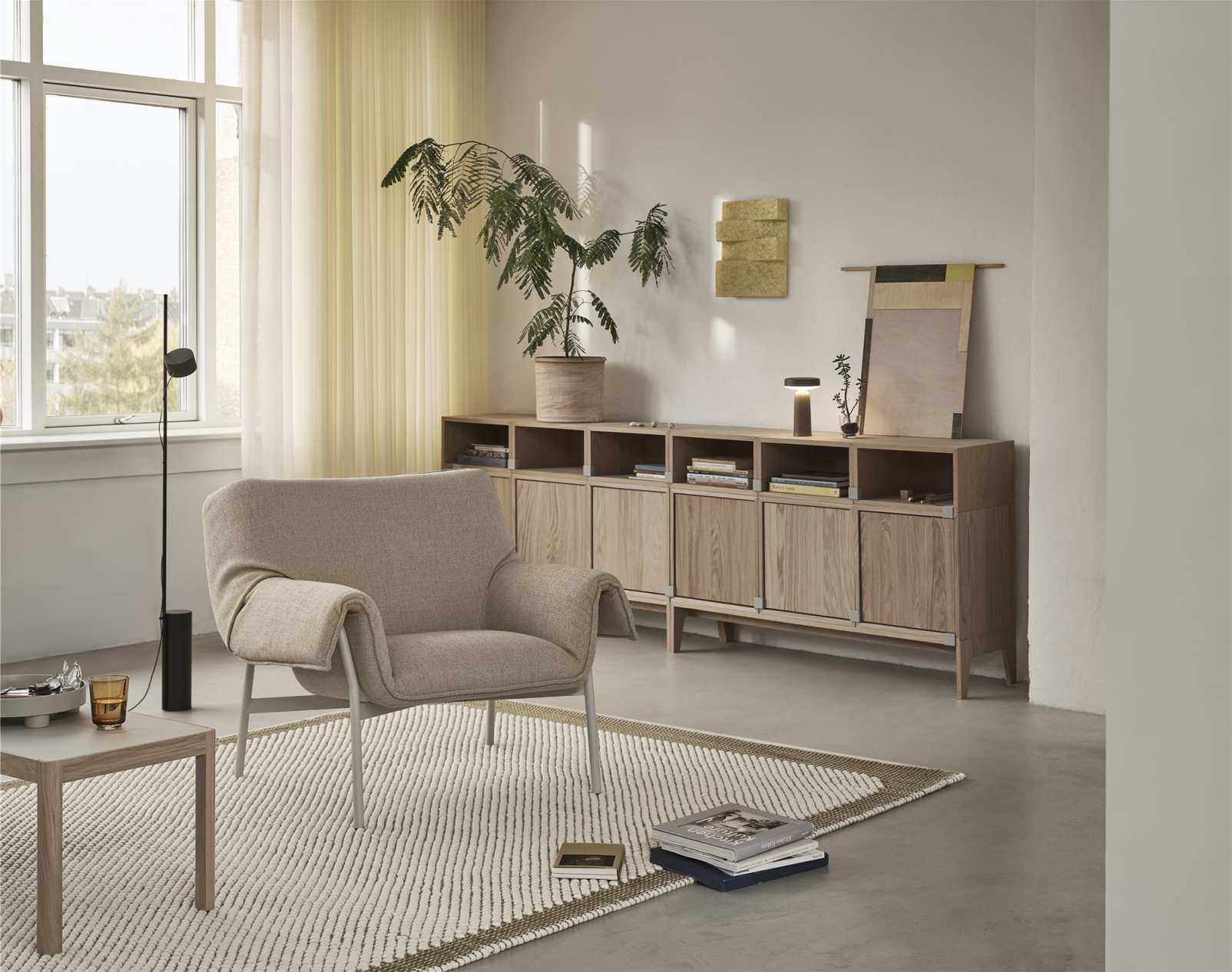 Post vloerlamp van Muuto