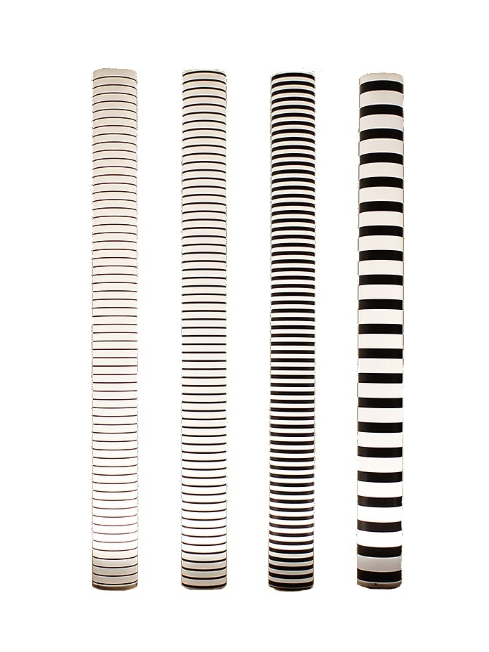 WHITE FLOOR XL LED Stehleuchte mit Chameledeon-Stripes in verschiedenen Streifenmustern, modernes Design für Wohnraumbeleuchtung.