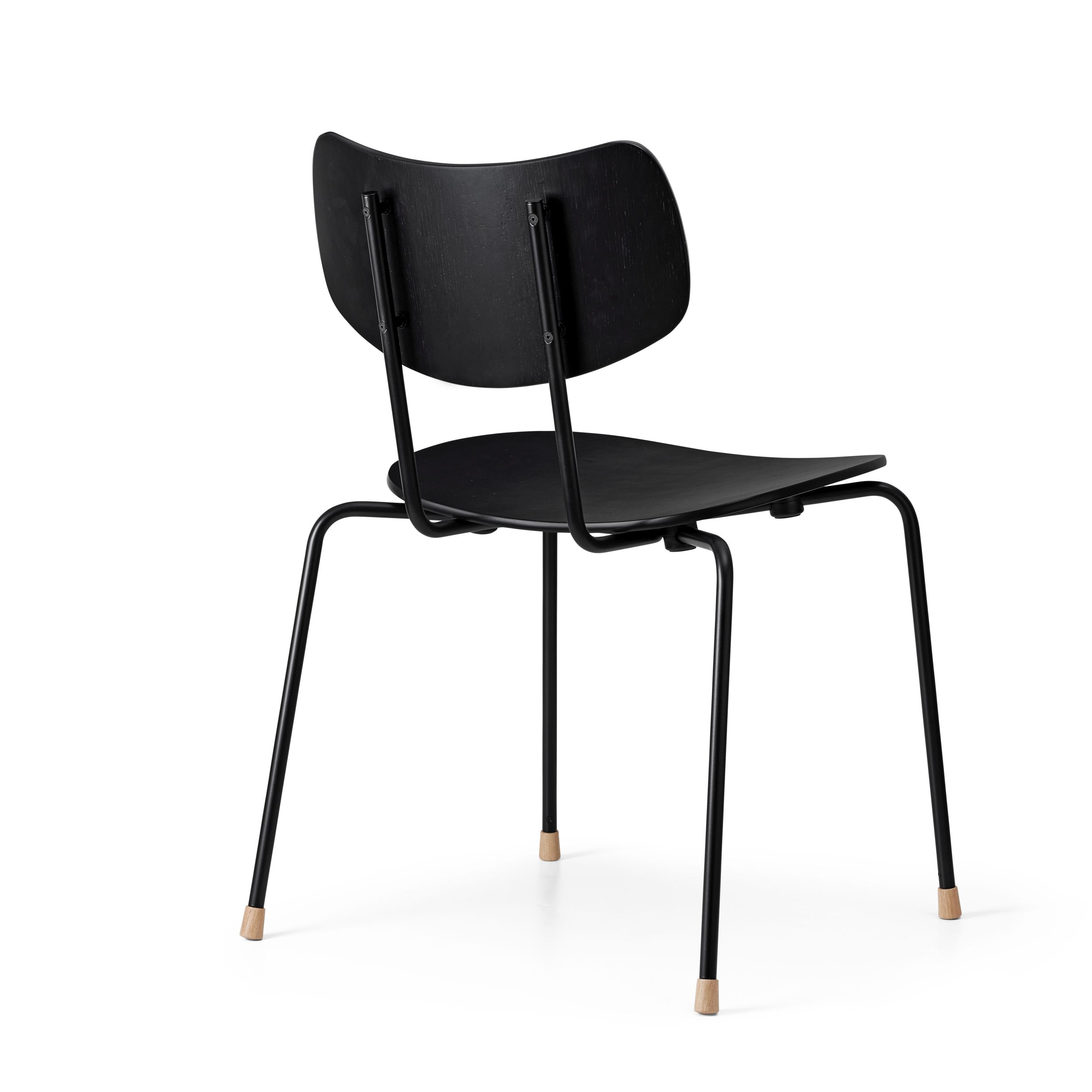 Schwarzer Vega Stuhl von Carl Hansen & Søn, skandinavisches Design mit Holz und Metall, minimalistisch.