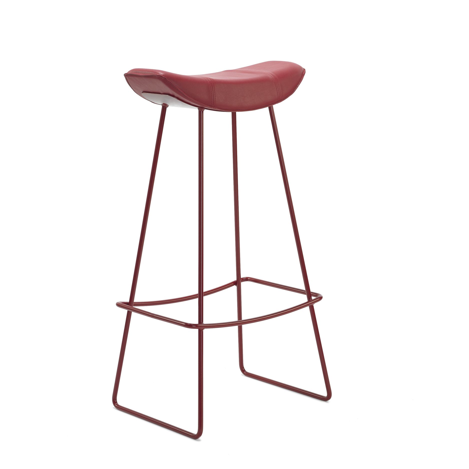 Kya Barhocker von Freifrau Manufaktur in Rot: Lederbezug und filigranes Metallgestell für moderne Küchen.