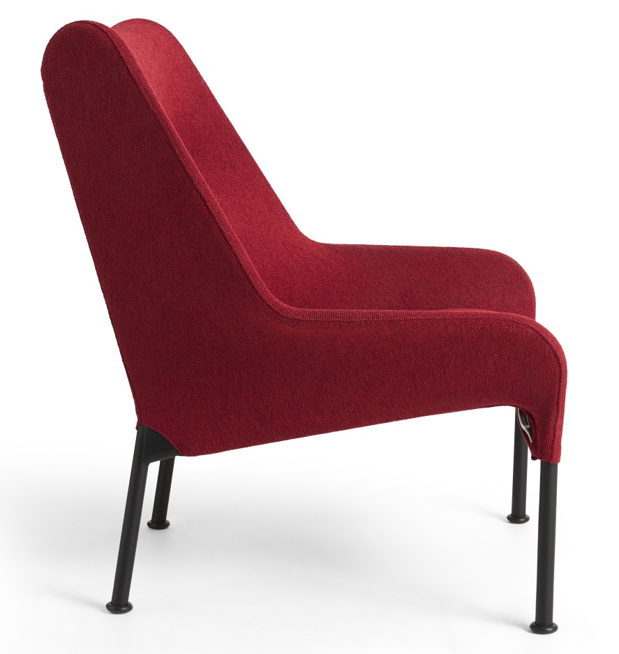 Hay 02 Lounge Chair Sessel in Rot, Seitenansicht mit schwarzen Beinen, moderner Stoffbezug.
