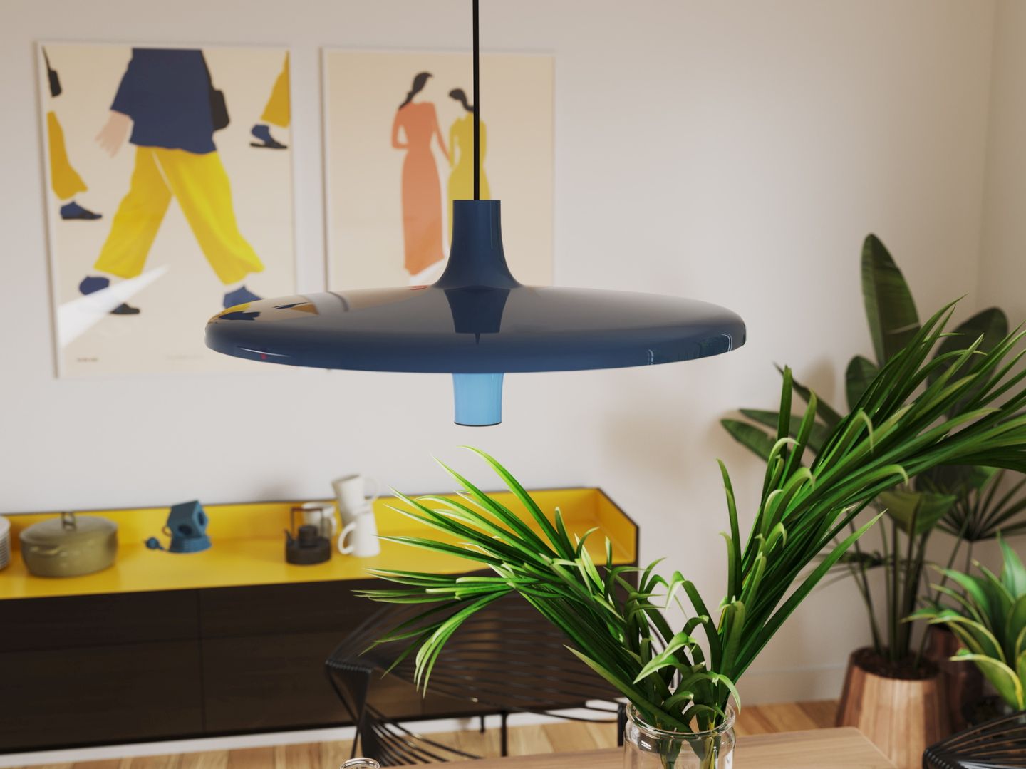 Avro Hängeleuchte von Martinelli Luce, blaue Designerlampe mit Schirm, modernes Wohnzimmer mit Kunst und Pflanzen.