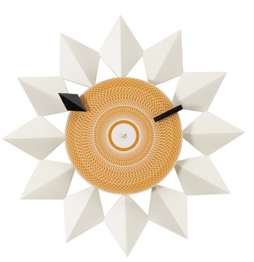 Weiße Diamond Markers Wanduhr von Vitra mit geometrischem Design und orangefarbenem Zifferblatt.