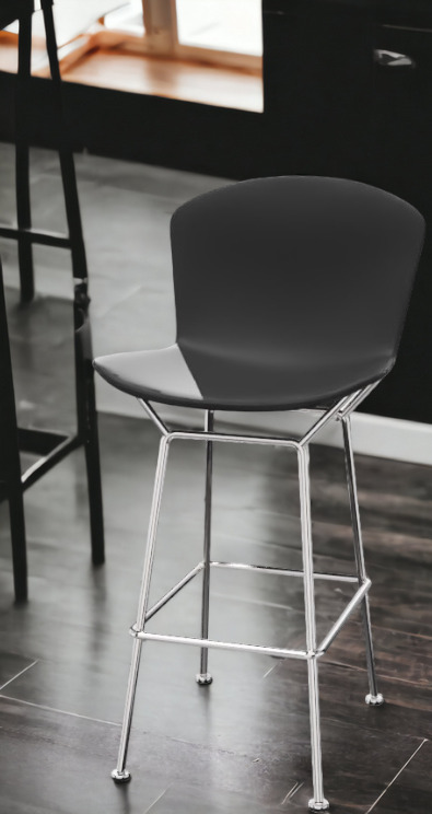 Bertoia Barhocker mit schwarzer Sitzschale und verchromtem Gestell für Küche oder Bar.