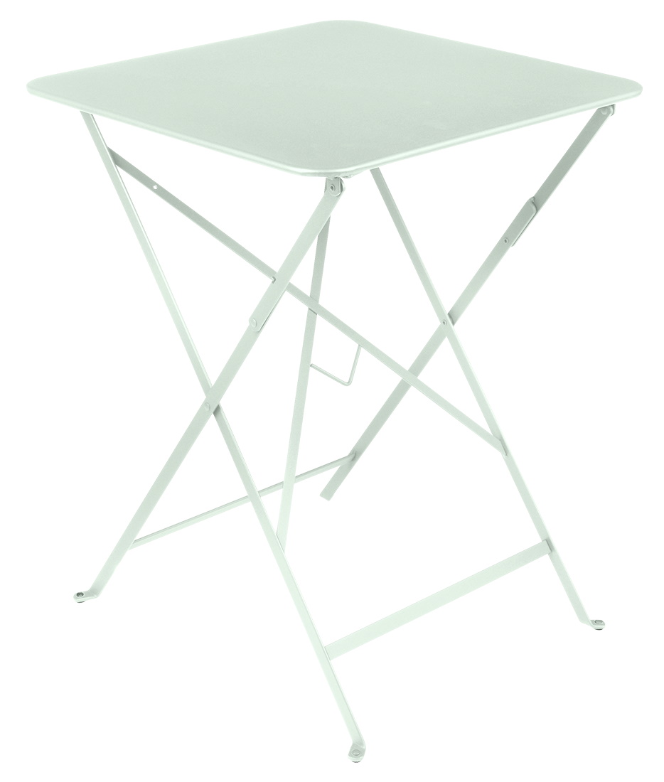 Quadratischer, mintgrüner Bistro+ Tisch von Fermob für den Außenbereich, zusammenklappbar und platzsparend.