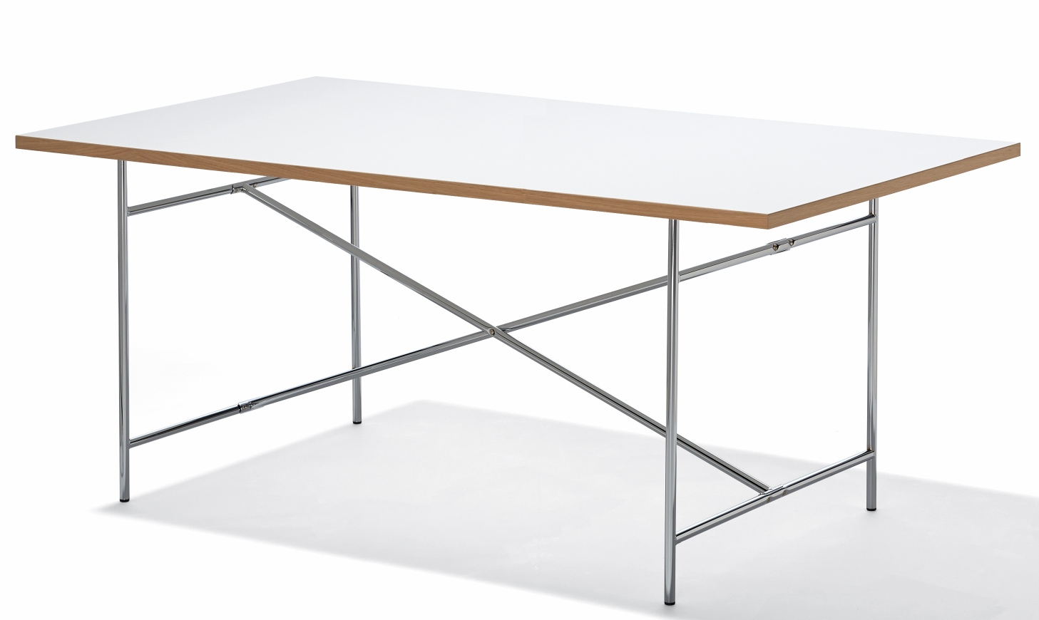 Eiermann Tisch mit weißer Tischplatte und verchromtem Stahlgestell, ideal als Esstisch oder Schreibtisch.