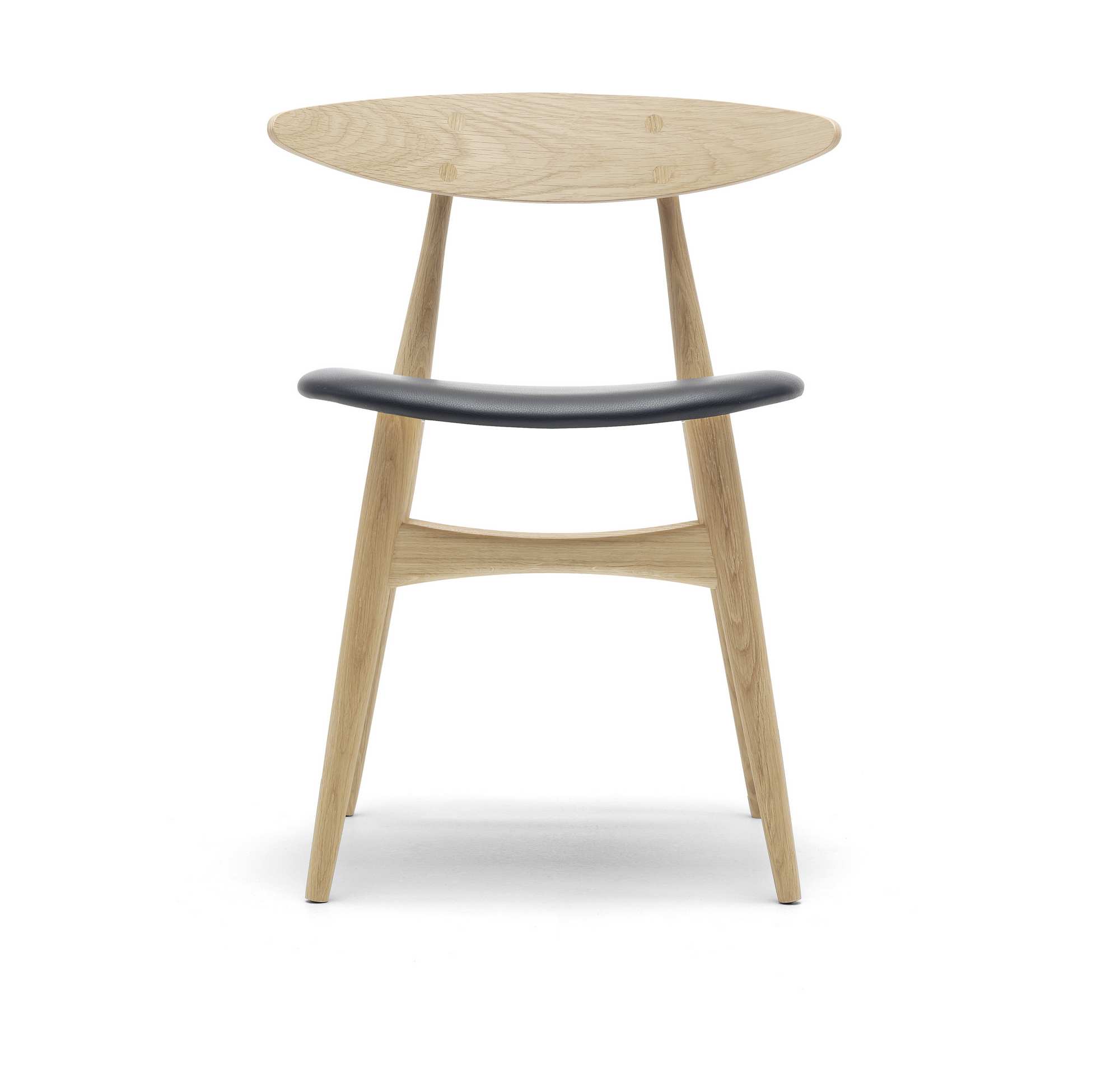 CH33P Stuhl von Carl Hansen & Søn, Eiche natur, Sitzfläche Leder, Designklassiker.