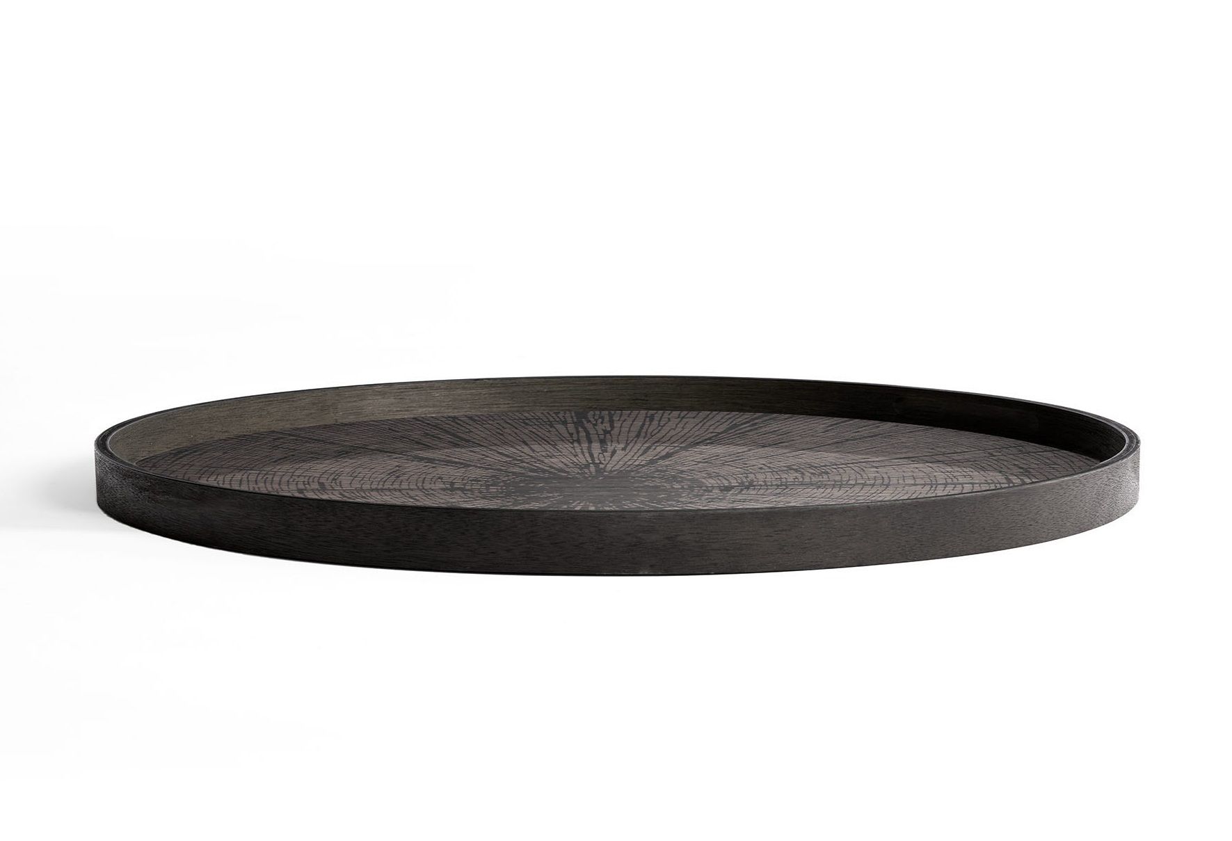 Rundes Slice Holztablett von Ethnicraft aus dunklem Holz mit einzigartiger Maserung.