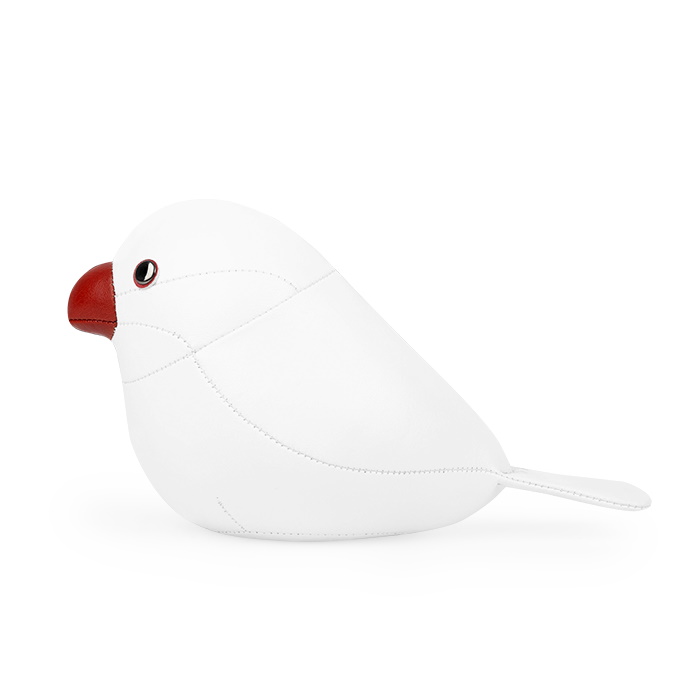 Weißer Java Spatz Briefbeschwerer von Züny, dekorativer Papiervogel aus Kunstleder mit rotem Schnabel.