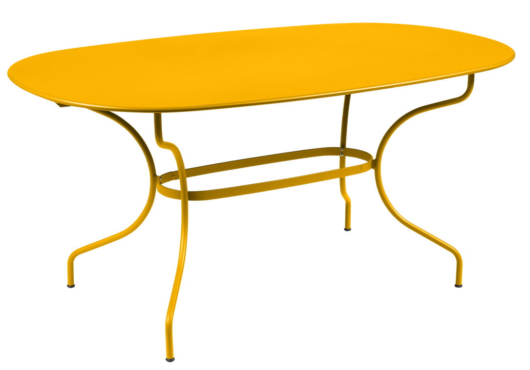 Gelber Opéra+ Gartentisch von Fermob, oval, aus Metall, ideal für den Außenbereich und stilvolle Terrassenmöbel.