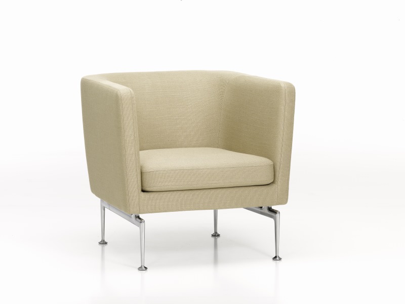 Beiger Suita Club Sessel von Vitra mit Chromgestell, moderner Loungesessel für Wohnzimmer und Büro.