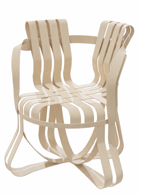 Cross Check Stuhl von Knoll International: Moderner Armlehnstuhl aus hellem Holz, minimalistisches Design.