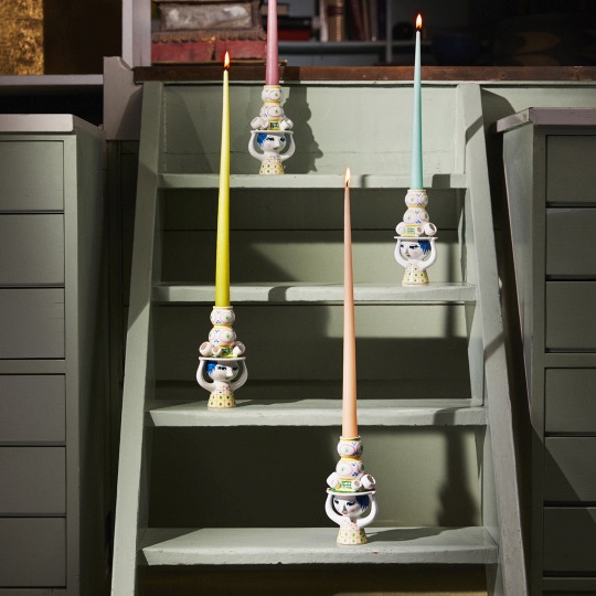 Kerzenständer Lady with Hat von Bjorn Wiinblad, Keramikfiguren mit Kerzen auf einer Treppe.
