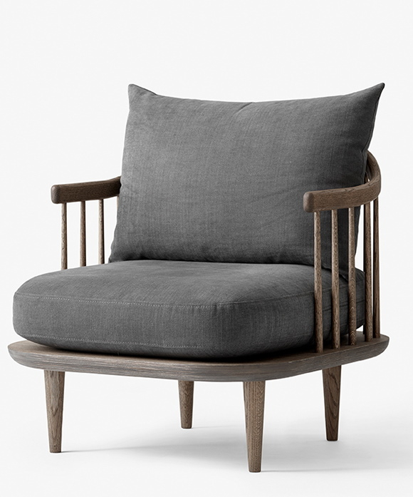 Grauer Fly Lounge Sessel mit Holzrahmen und weichen Kissen für Wohnzimmer und Entspannung.