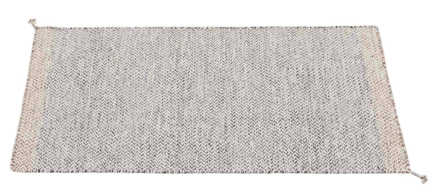 Muuto Ply Rug: Rechteckiger, grau-weißer Teppich aus recyceltem Polyester für Innen- und Außenbereiche.
