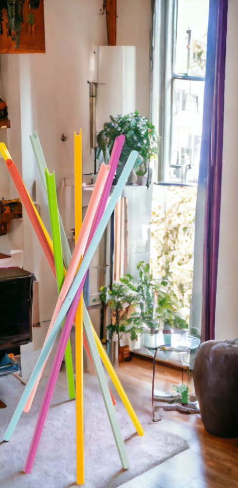 Mehrfarbiger Sciangai Kleiderständer von Zanotta, modernes Design für Garderobe und Flur.