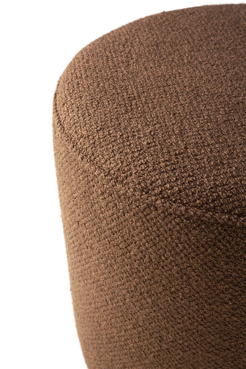 Detailaufnahme: Kupferfarbener Barrow Sitzhocker von Ethnicraft mit strukturierter Oberfläche. Ideal als Hocker oder Beistelltisch.