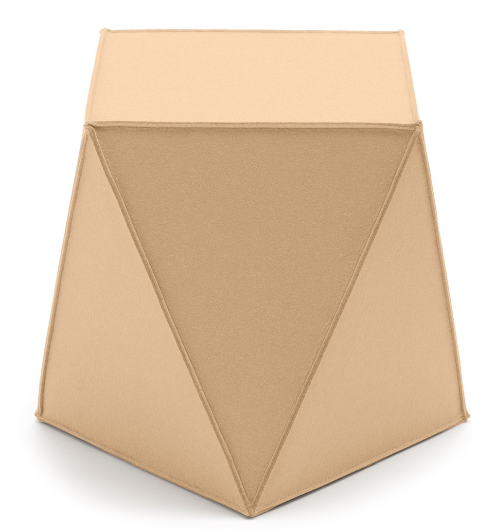 Brilli Sitzmöbel von HEY-SIGN, ein moderner, beiger Hocker aus Filz, ideal als Sitzgelegenheit oder Beistelltisch.