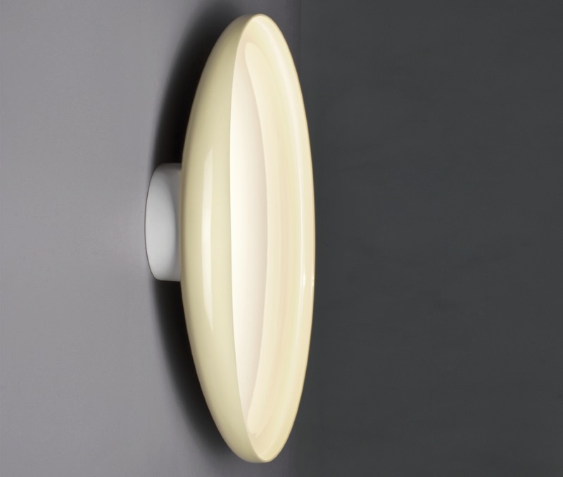 Lake Wandleuchte von Foscarini: Ovale, moderne Wandlampe in Cremeweiß, indirekte Beleuchtung für Wohnräume.