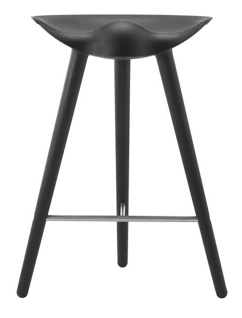 Schwarzer ML42 Thekenhocker von Audo mit drei Beinen und Fußstütze aus Metall.