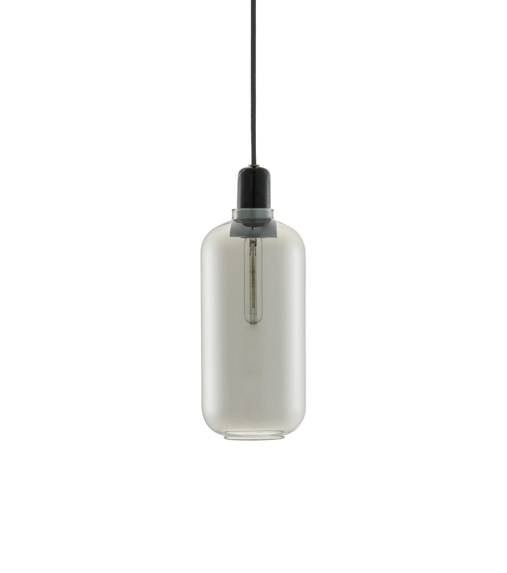 Amp Lamp Hängeleuchte von Normann Copenhagen in Rauchglas und Schwarz, moderne Pendelleuchte.
