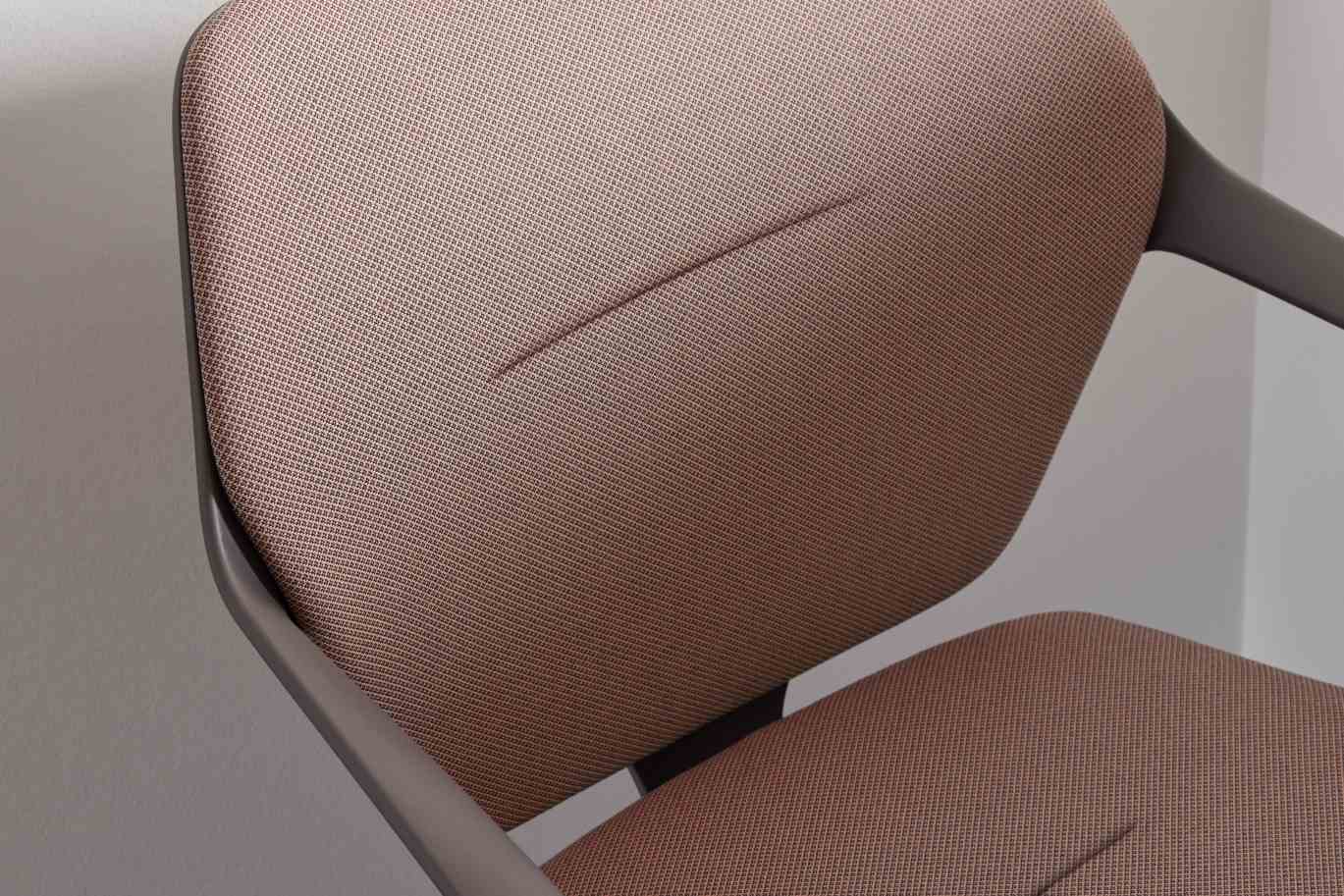 Detailaufnahme des Brunner Ray Work Bürodrehstuhls mit braunem Stoffbezug und Armlehnen, ergonomischer Bürostuhl für komfortables Sitzen.