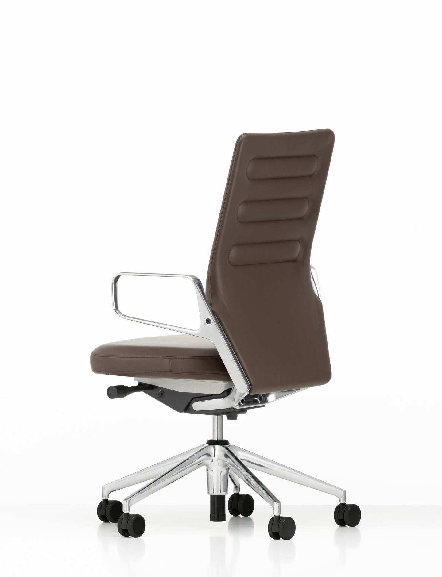 AC5 Work Bürodrehstuhl von Vitra in braunem Leder, ergonomischer Schreibtischstuhl mit Chromfußkreuz.