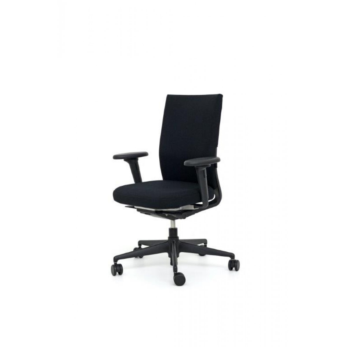 Schwarzer ID Soft Bürostuhl von Vitra mit hoher Rückenlehne und Armlehnen auf Rollen.