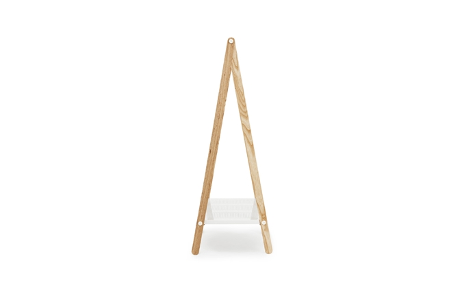 Toj Kleiderständer von Normann Copenhagen aus Holz mit Ablage für Schuhe oder Accessoires.