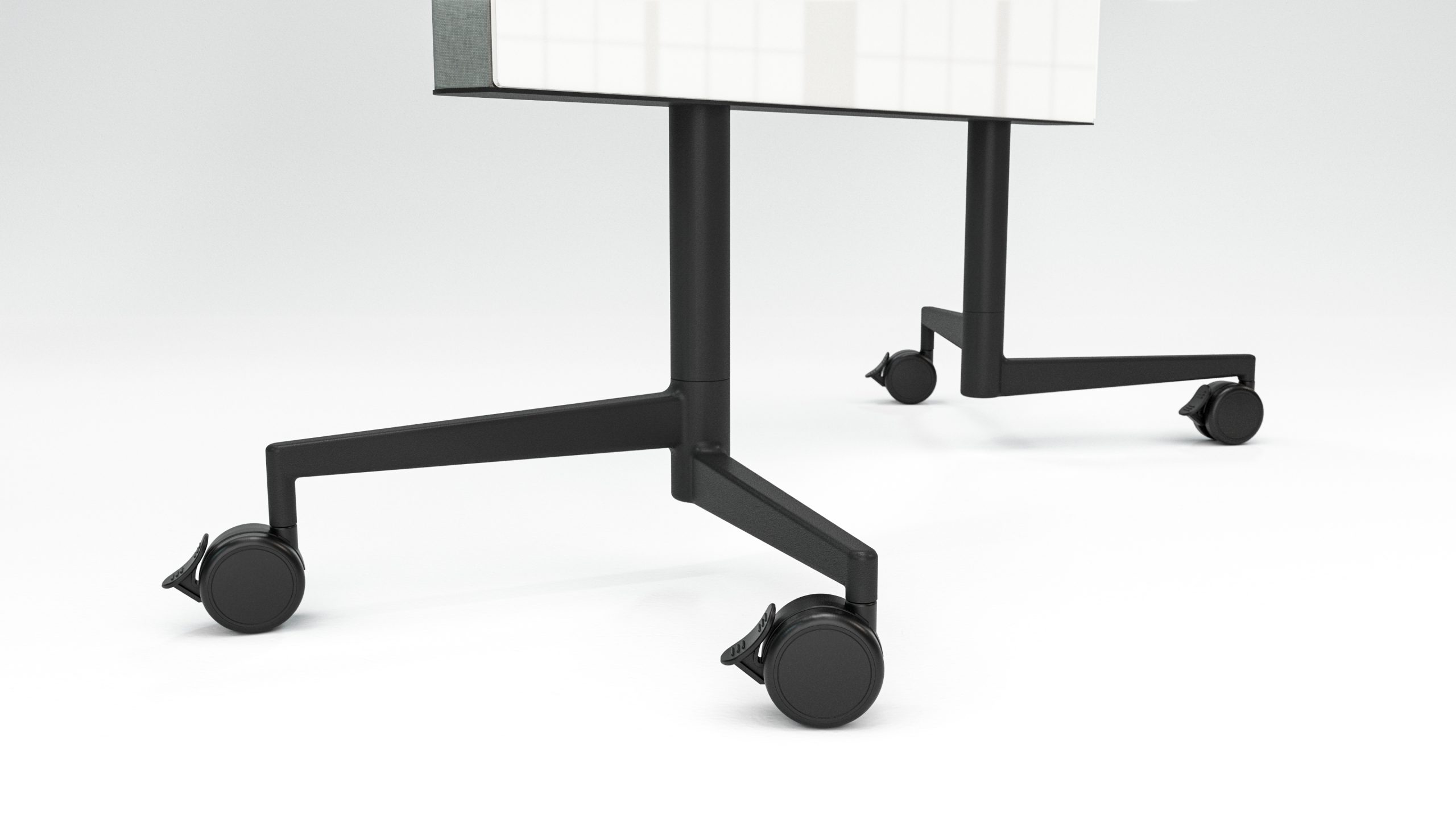 Detailaufnahme des schwarzen Fußgestells mit Rollen der Chat Board Move Acoustic Stellwand.