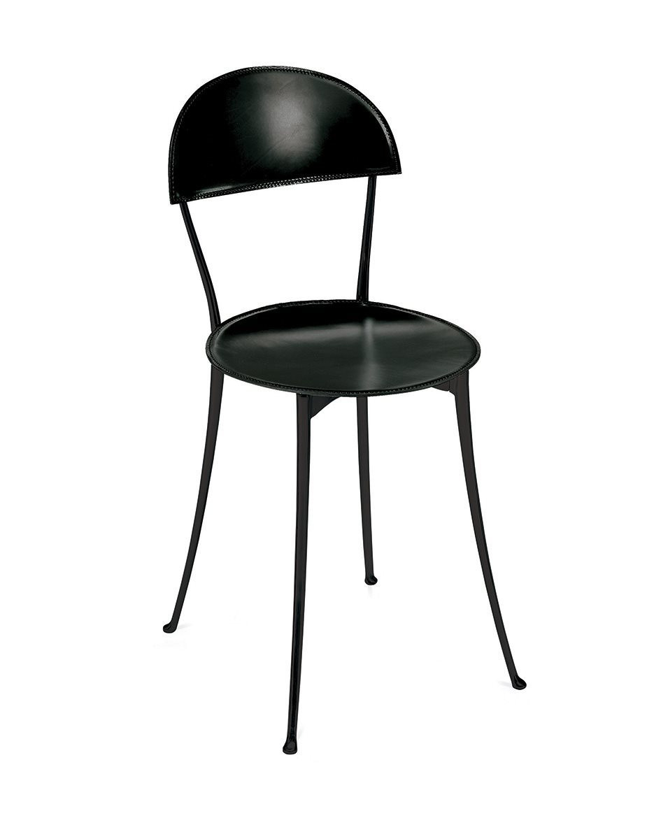 Schwarzer Tonietta Stuhl von Zanotta mit Lederbezug und filigranem Metallgestell, modernes Design für Esszimmer und Wohnbereich.