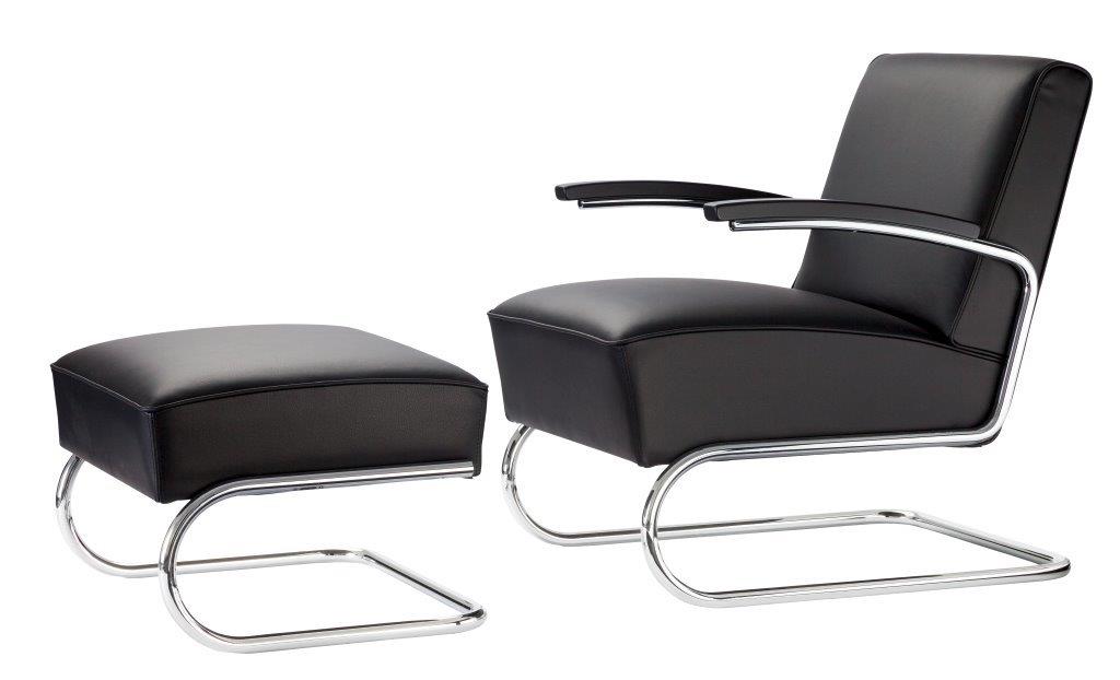 Schwarzer Thonet S 411 H Ledersessel mit Hocker, Stahlrohrgestell im Bauhaus Design.