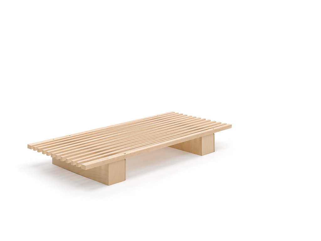 Tojo V Bett 90/180: Minimalistisches, helles Holz Bettgestell mit Lattenrost und schlichtem Design.