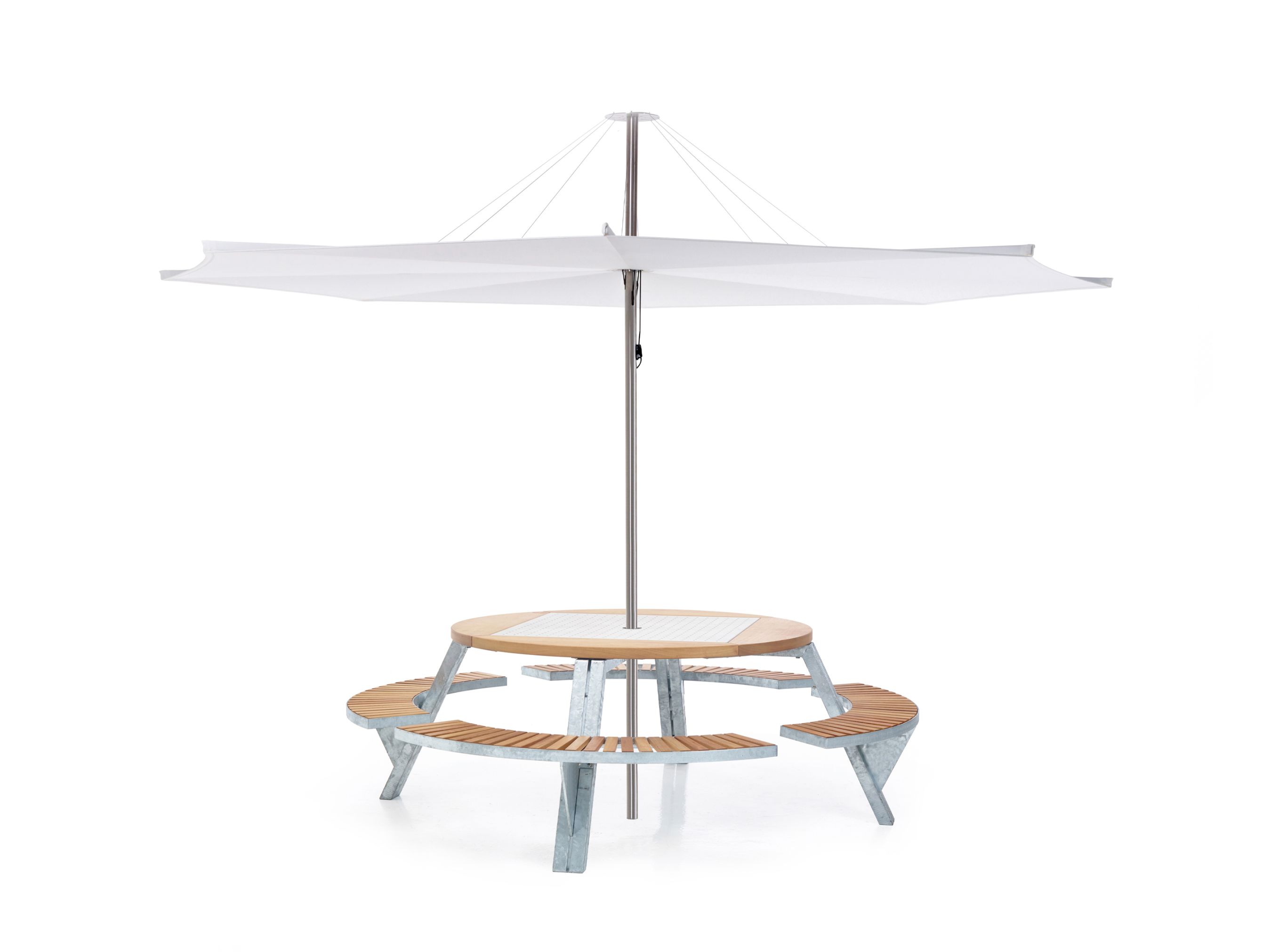 Inumbrina Sonnenschirm von Extremis mit Tisch und Sitzbänken, ideal für den Garten.