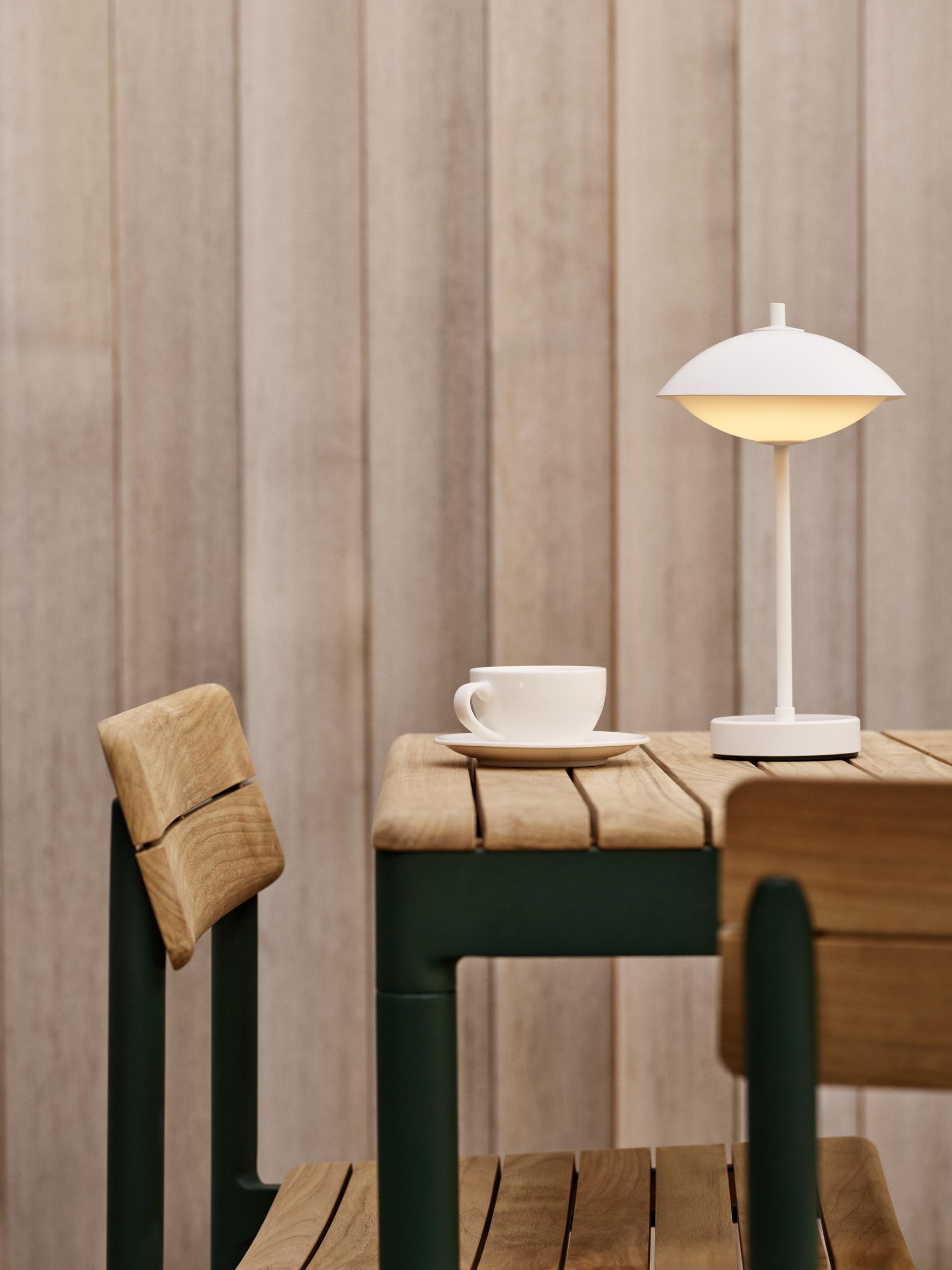 Clam Portable tafellamp, oplaadbare lamp van Fritz Hansen
