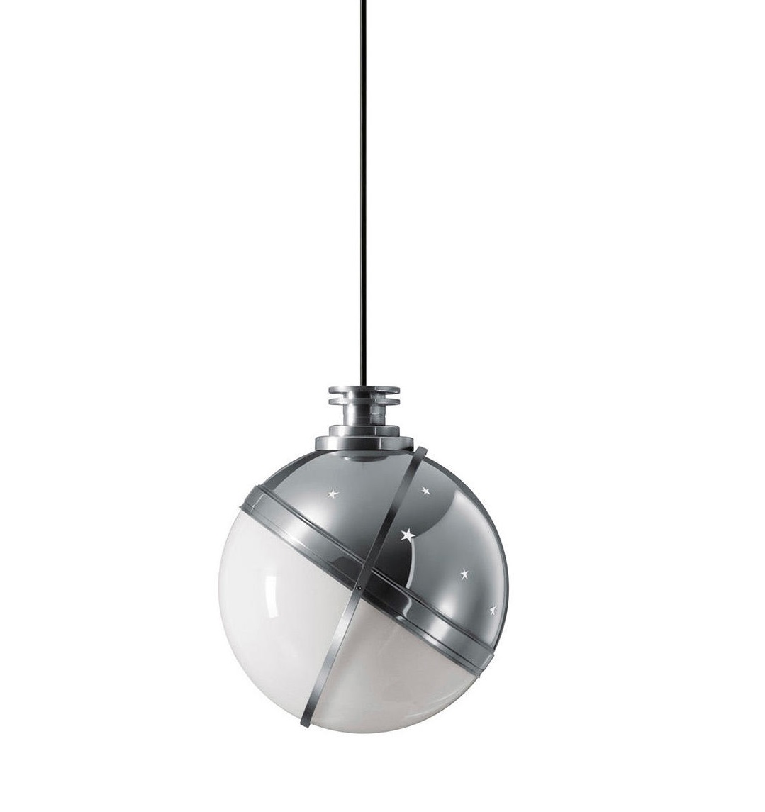 Helena Pendelleuchte von Cassina: Runde Hängeleuchte aus Aluminium und Glas mit Sternenmuster.