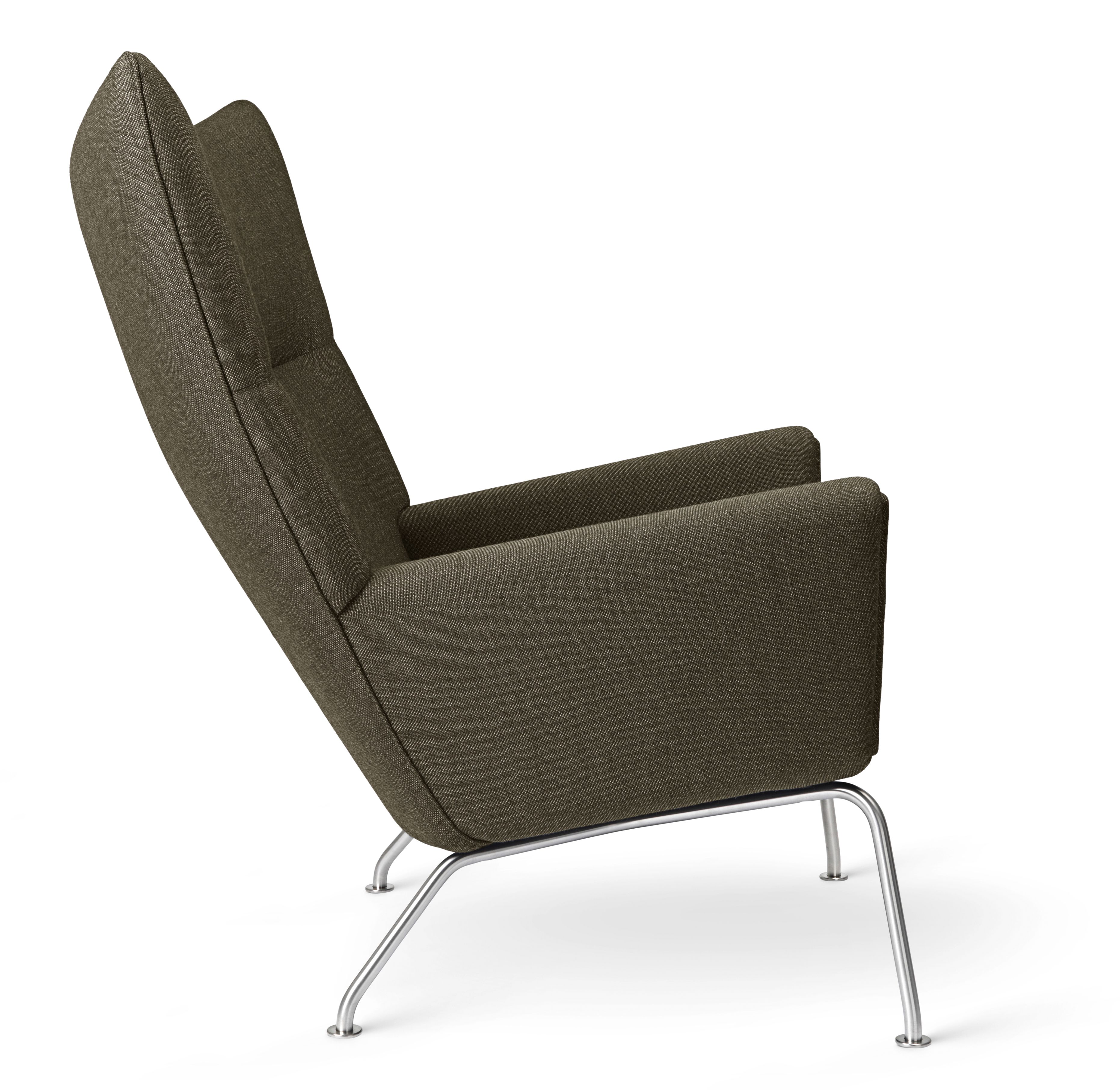 CH445 Wing Chair von Carl Hansen & Søn in Braun mit Stahlgestell, Seitenansicht.